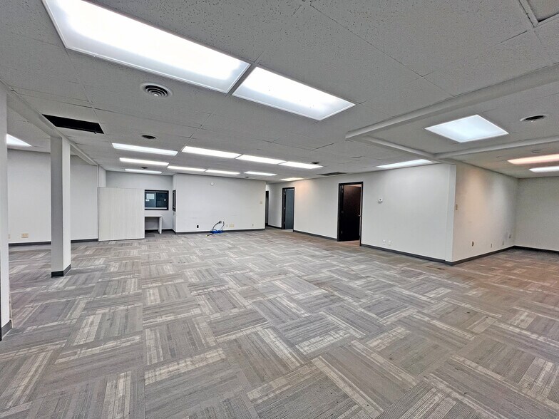 More Photos Of 65 S 65th St, Belleville Office For Sale