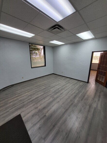 More Photos Of 2921 Brown Trl, Bedford Office For Lease