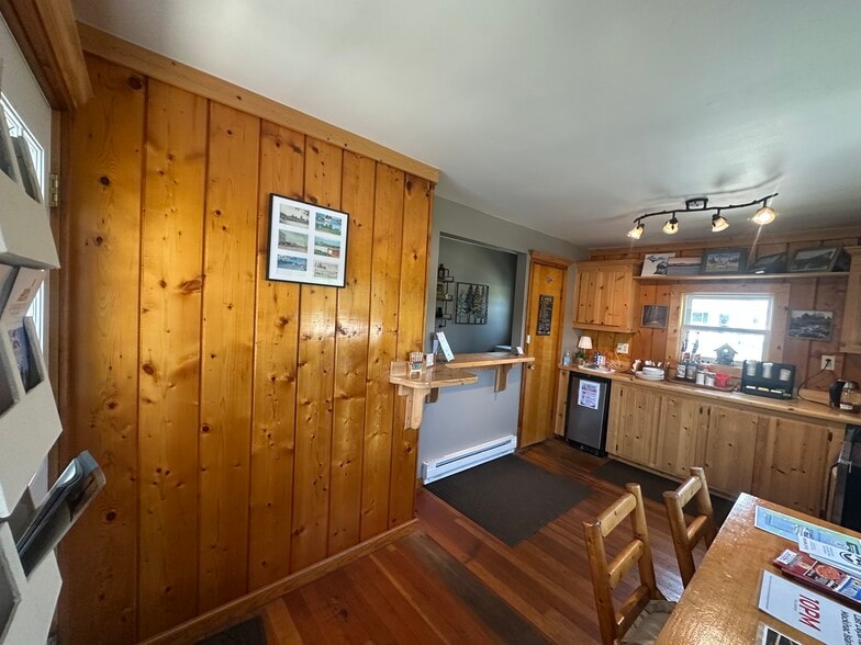 More Photos Of 2040 I-75 Business Loop, Saint Ignace Hotel For Sale
