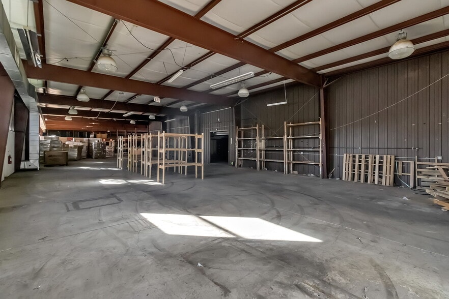 More Photos Of 550 Fillmore Ave, Tonawanda Light Distribution For Lease