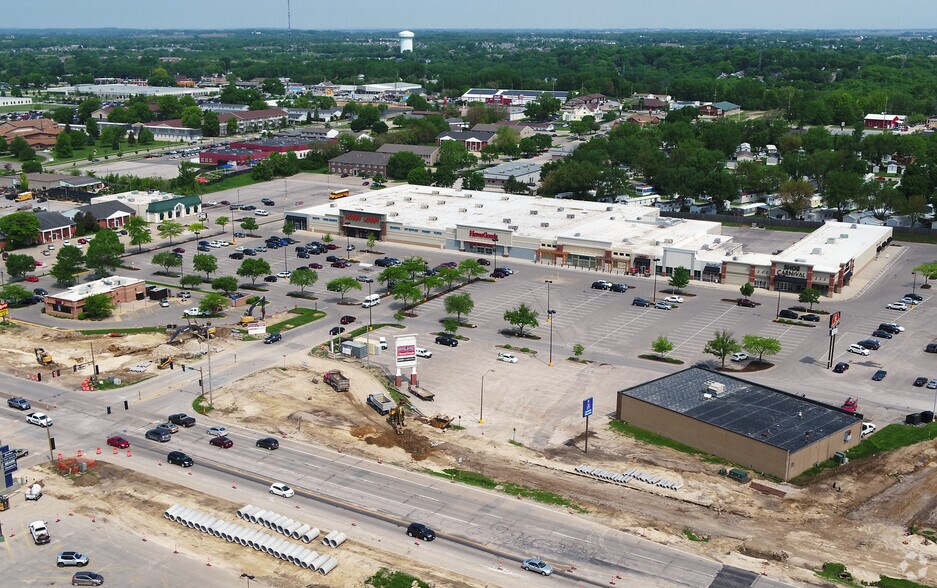 More Photos Of 166-180 Collins Rd NE, Cedar Rapids Unknown For Lease