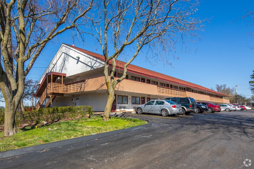 More Photos Of 307 Dunn Rd, Florissant Hotel For Sale