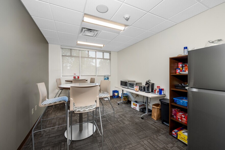 More Photos Of 3020 Orchard Park Rd, Buffalo Office For Sale