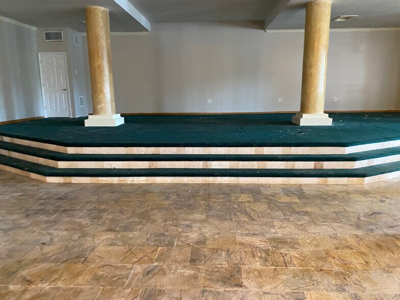 More Photos Of 2613 W Hunting Park Ave, Philadelphia Light Distribution For Lease