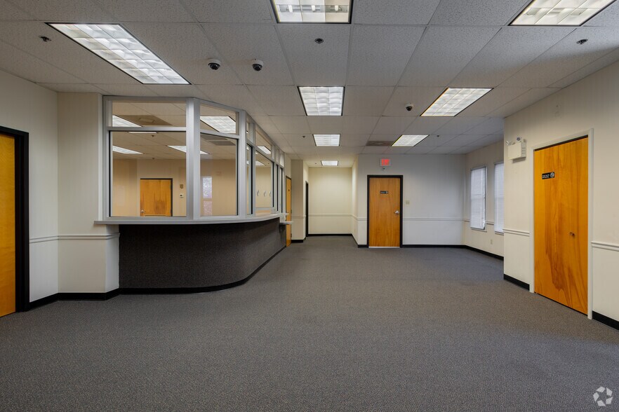 More Photos Of 903 Sheehy Dr, Horsham Township Light Distribution For Lease
