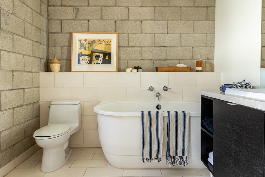 More Photos Of 3450 Cahuenga Blvd W, Los Angeles Office Residential For Sale