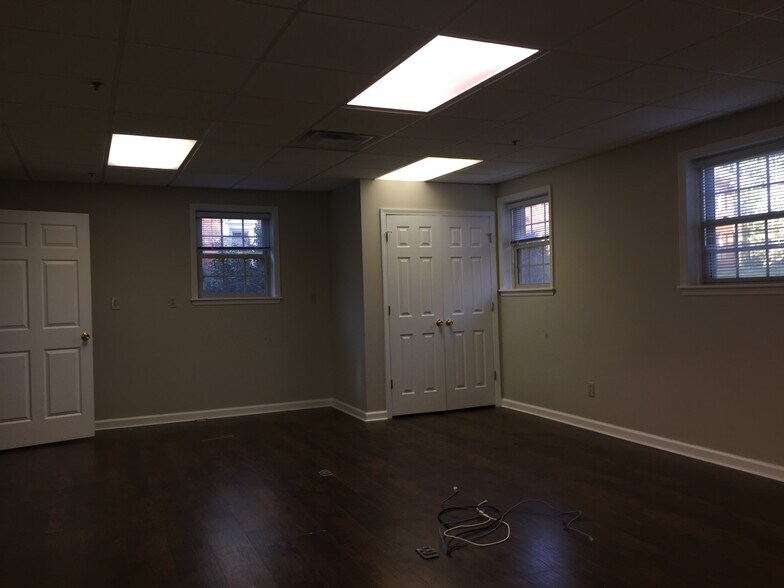 More Photos Of 1111 Cambridge Sq, Alpharetta Office Residential For Sale