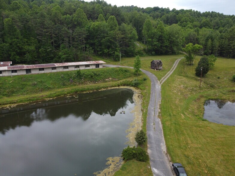 More Photos Of 6421 Highway 91 N, Laurel Bloomery Warehouse For Lease