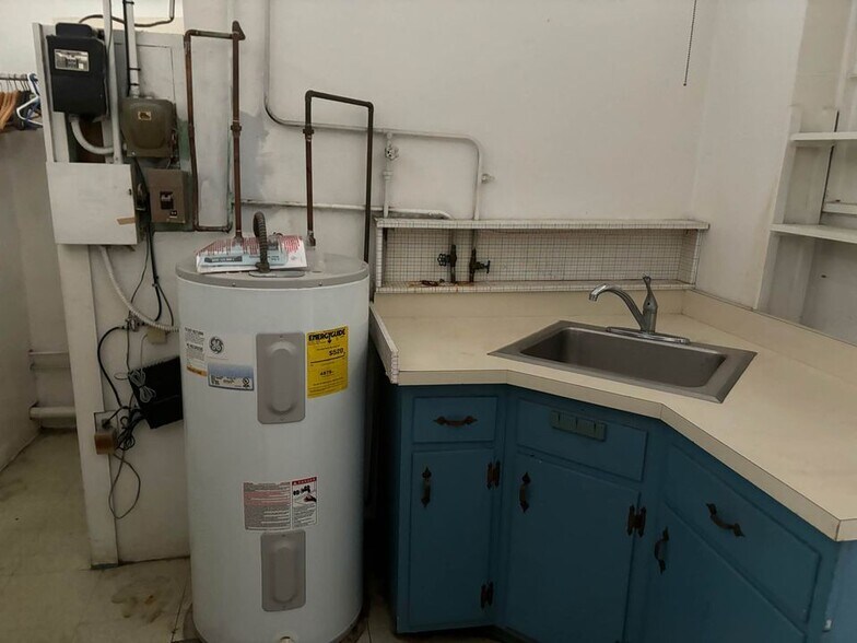 More Photos Of 73-77 Connecticut Blvd, East Hartford Freestanding For Lease