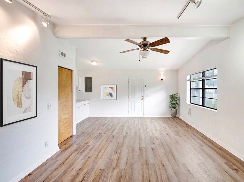 More Photos Of 1985 31st Ave, Vero Beach Office For Sale