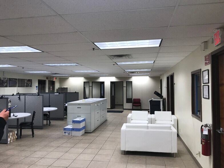 More Photos Of 945 Lafayette Rd, Medina Manufacturing For Lease