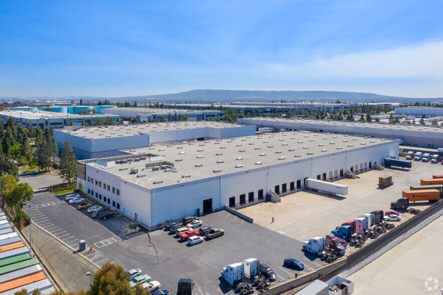 More Photos Of 18301 S Broadwick St, Rancho Dominguez Manufacturing For Lease