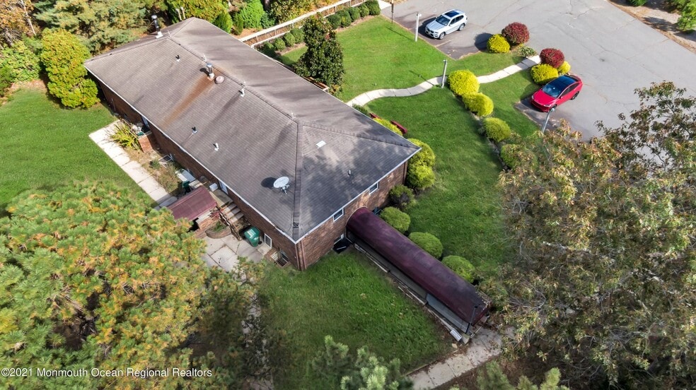 More Photos Of 2101 Lake Rd, Manchester Medical For Sale