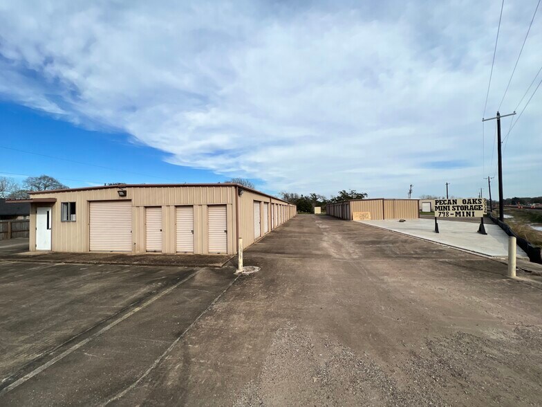 More Photos Of 20738 TX-36, Brazoria Self Storage For Sale