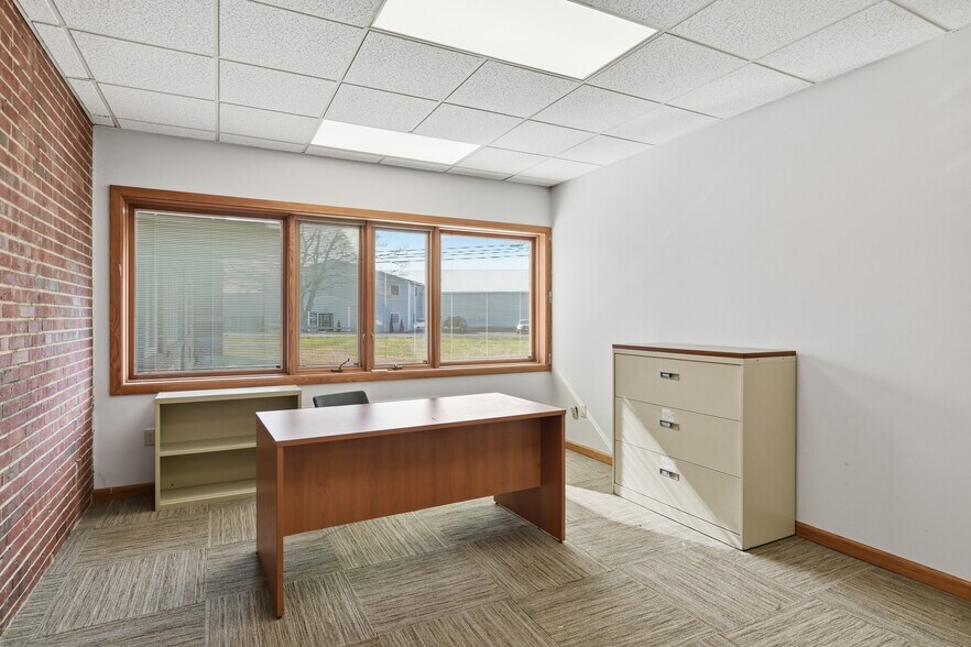 More Photos Of 109 Apremont Way, Westfield Manufacturing For Lease