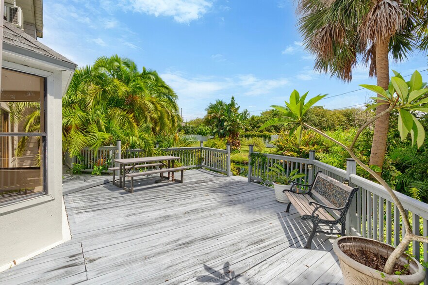 More Photos Of 2229-2233 Nursery Rd, Clearwater Loft Creative Space For Sale