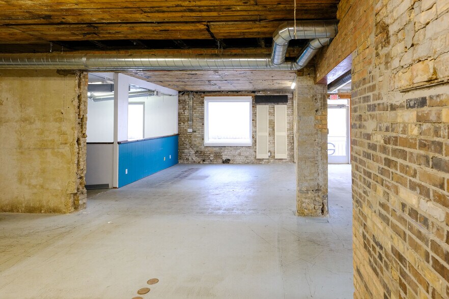 More Photos Of 408 W Main St, Benton Harbor Freestanding For Lease