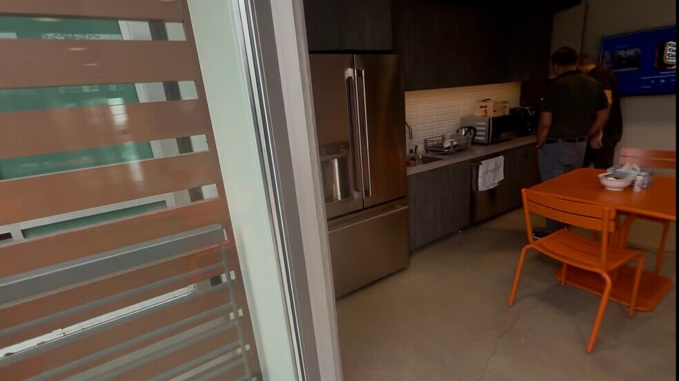 More Photos Of 3738 Bayer Ave, Long Beach Office For Lease