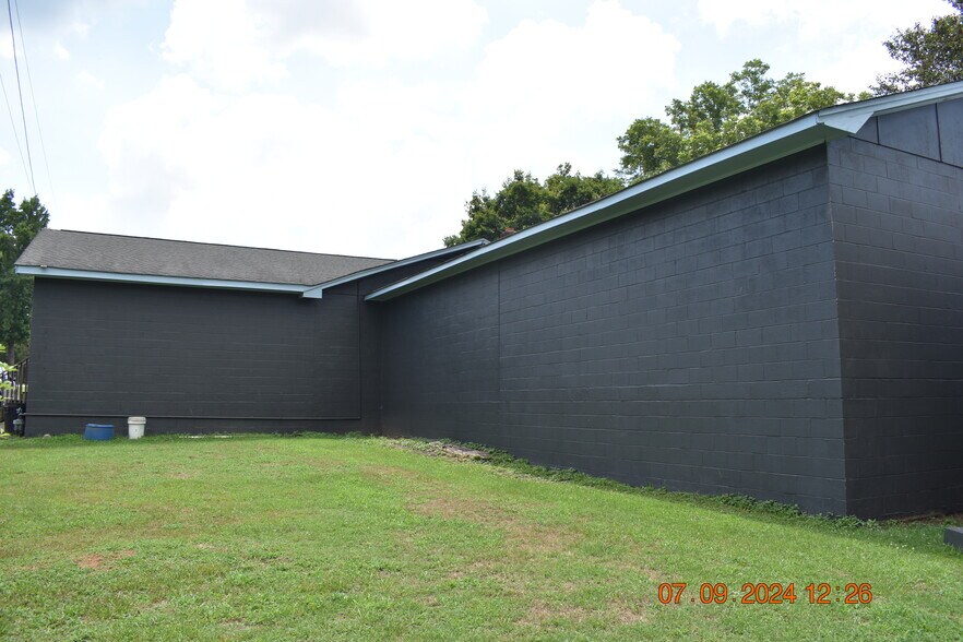 More Photos Of 826 S Post Rd, Shelby Storefront For Lease