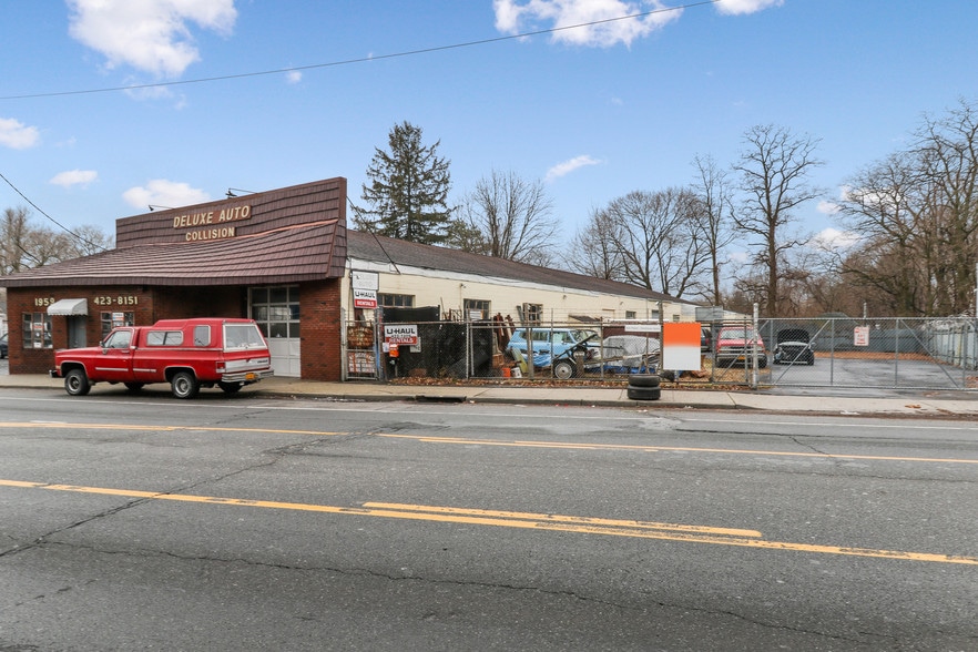 More Photos Of 1959 New York Ave, Huntington Station Auto Repair For Sale
