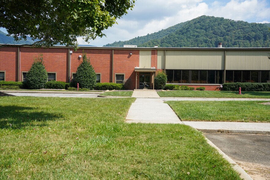 More Photos Of 400 Kellys Creek Rd, Rabun Gap Warehouse For Lease