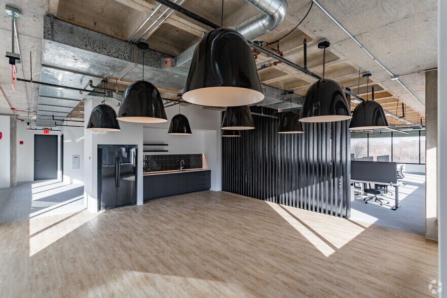 More Photos Of 6300 N River Rd, Rosemont Office For Lease