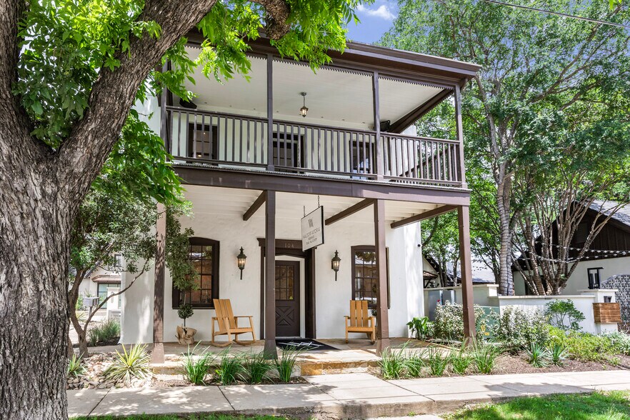 More Photos Of 425 E Main St, Fredericksburg Restaurant For Sale