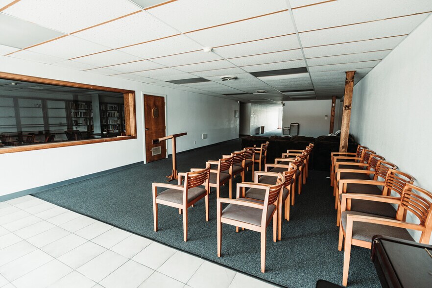 More Photos Of 900 Natchez Ave, Pasadena Schools For Lease