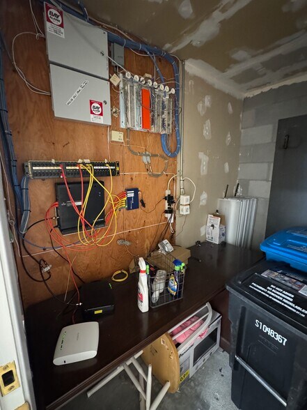 More Photos Of 1200 Industrial Rd, San Carlos Flex For Lease