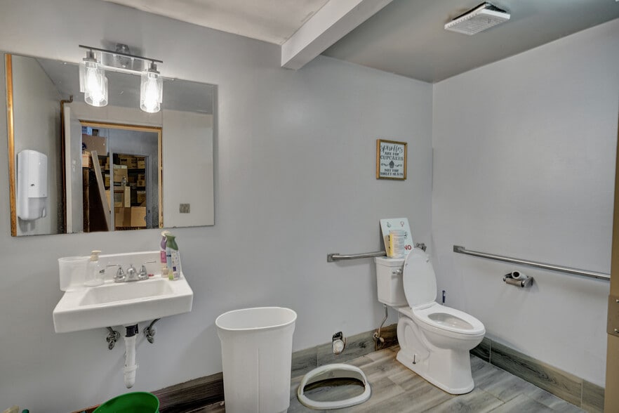 More Photos Of , Port Huron General Retail For Sale