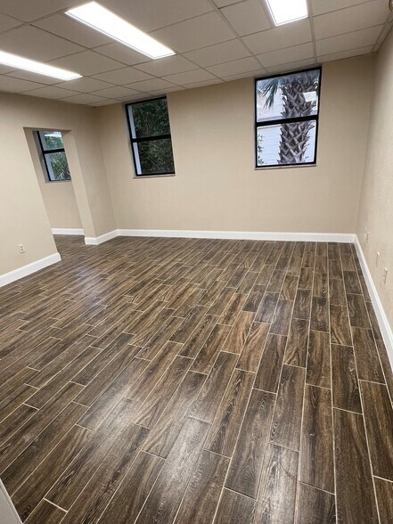 More Photos Of 550 S Highland St, Mount Dora Office For Lease