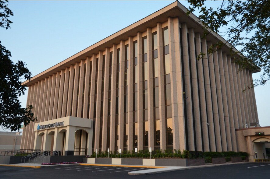 More Photos Of 900 Town & Country Blvd, Houston Office For Lease