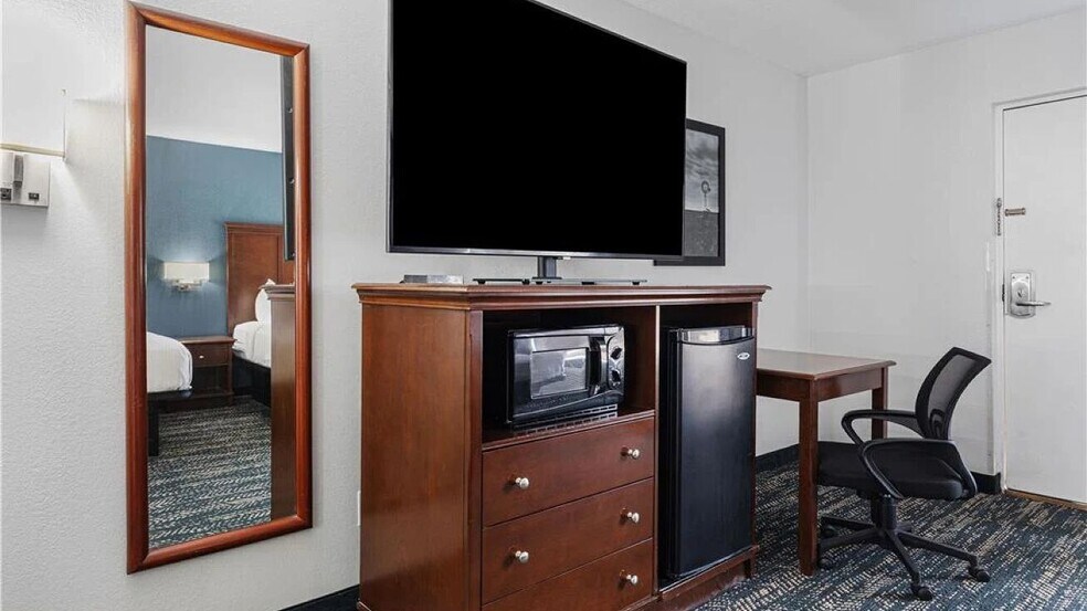 More Photos Of 1786 W Business Highway 83, Mission Hotel For Sale
