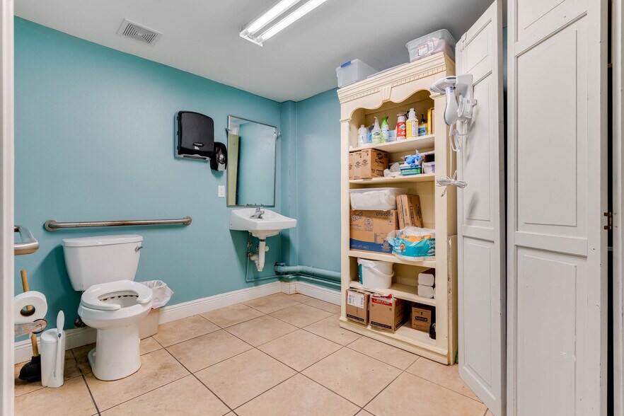 More Photos Of 114 S Woodland Blvd, Deland Storefront For Sale