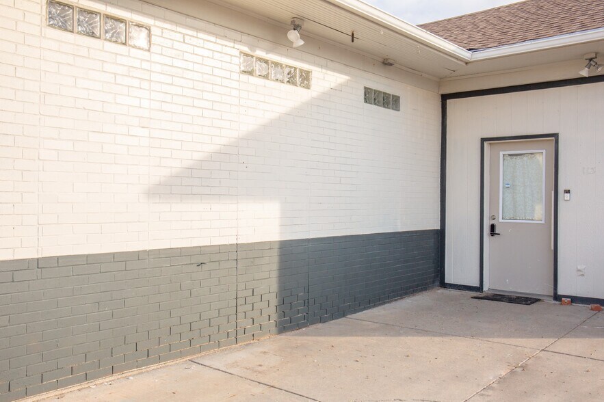 More Photos Of 113 Colorado ave, Stratton Office For Sale