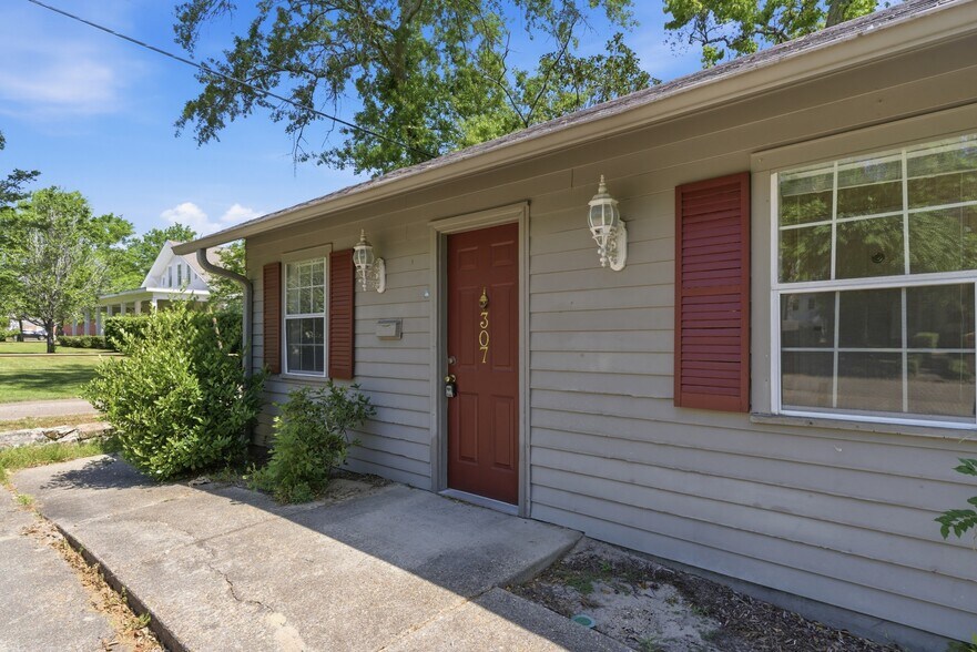More Photos Of 307 3rd Ave, Hattiesburg Office For Sale
