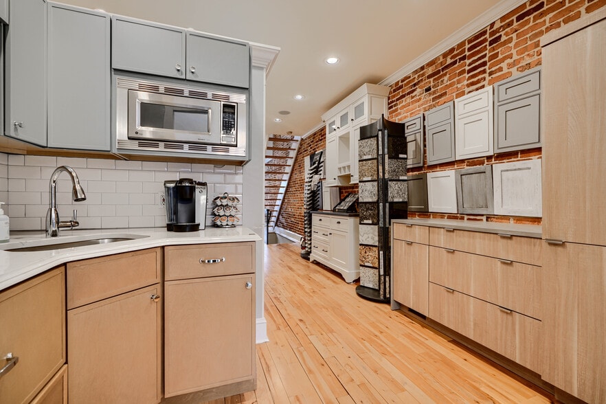 More Photos Of 3211 Eastern Ave, Baltimore Office For Sale