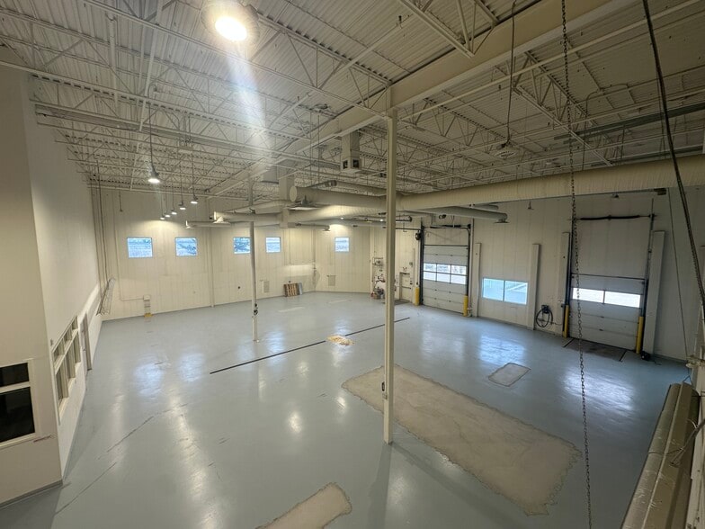 More Photos Of 7019 8th St NE, Calgary Warehouse For Lease