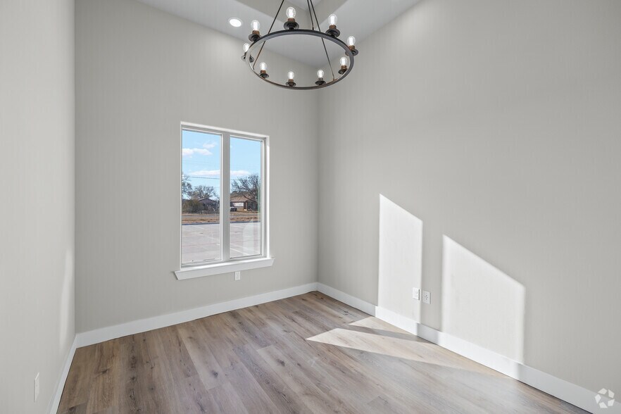 More Photos Of 5512 114th St, Lubbock Office For Sale