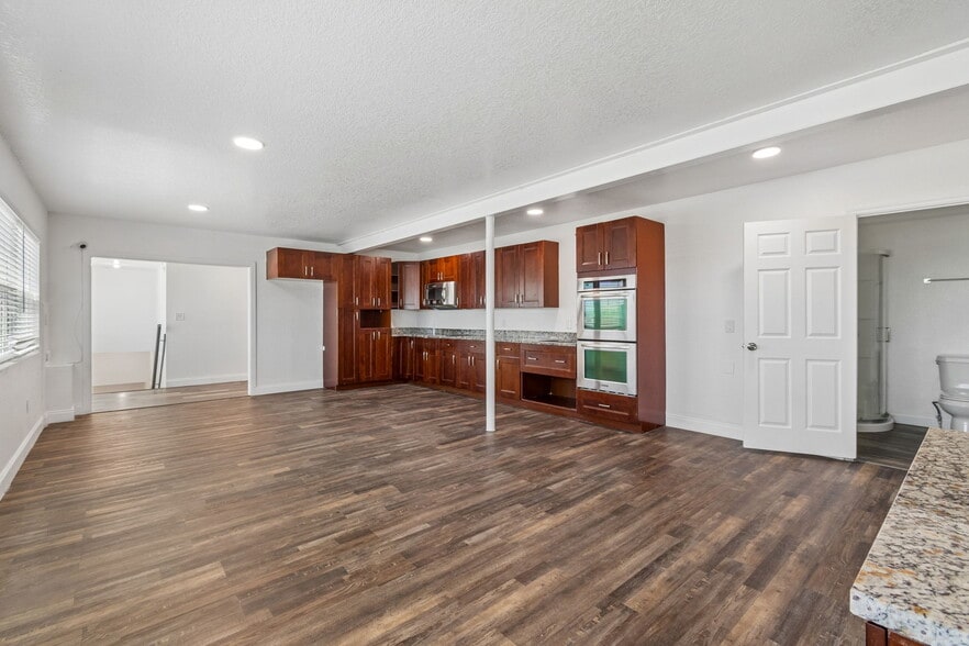 More Photos Of 6536 Lincoln Way N, Saint Petersburg Office For Lease