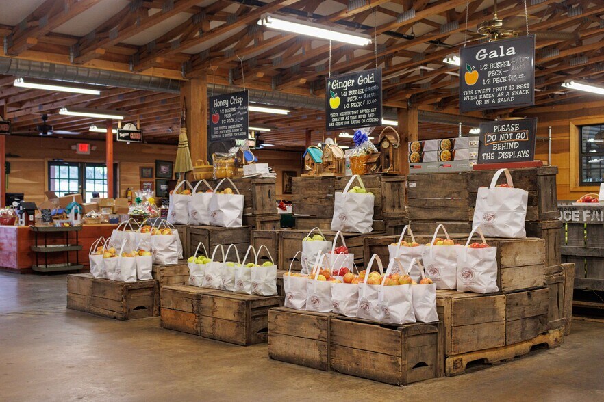 More Photos Of 63 Talona Spur Rd, Ellijay Freestanding For Sale