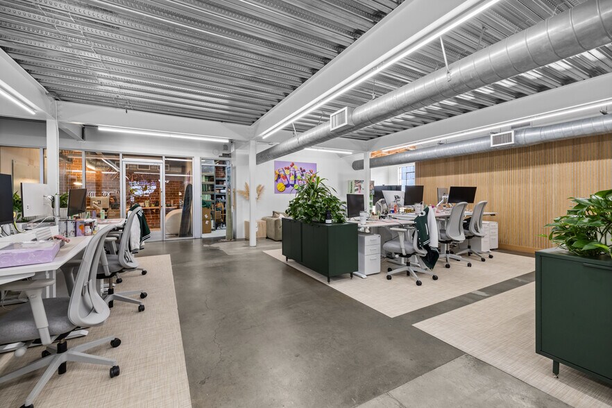 More Photos Of 523 Victoria Ave, Venice Loft Creative Space For Lease