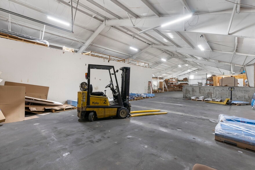 More Photos Of 721 N 2nd St, Rogers General Retail For Lease