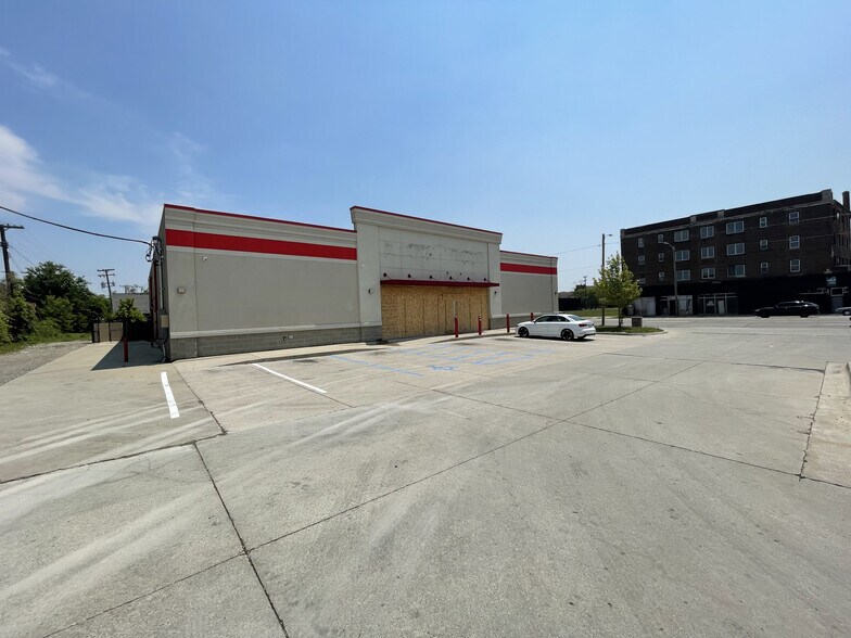 More Photos Of 2250 W Davison, Detroit Freestanding For Lease