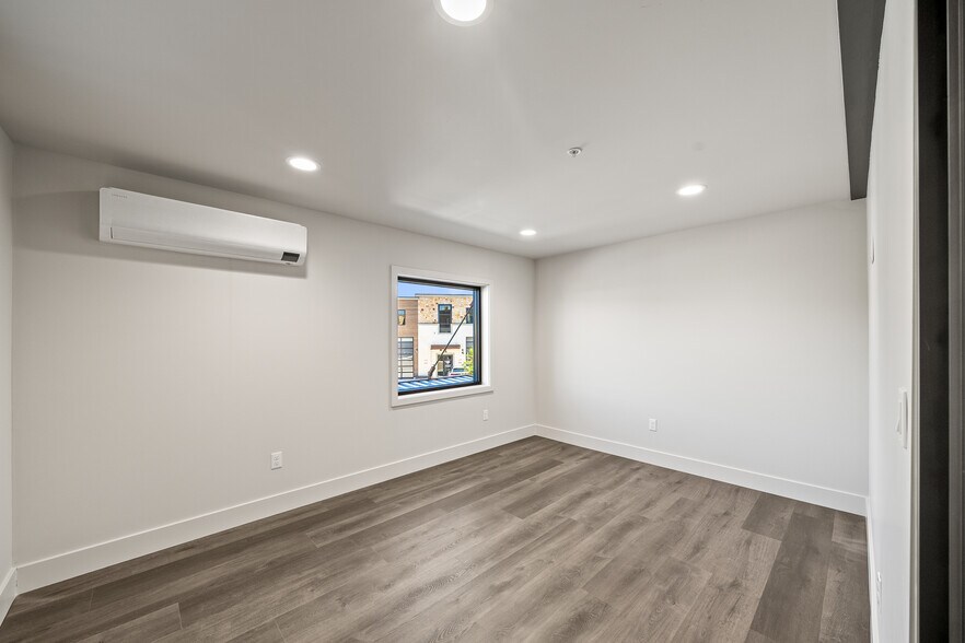 More Photos Of 4554 Forestdale Dr, Park City Light Manufacturing For Lease