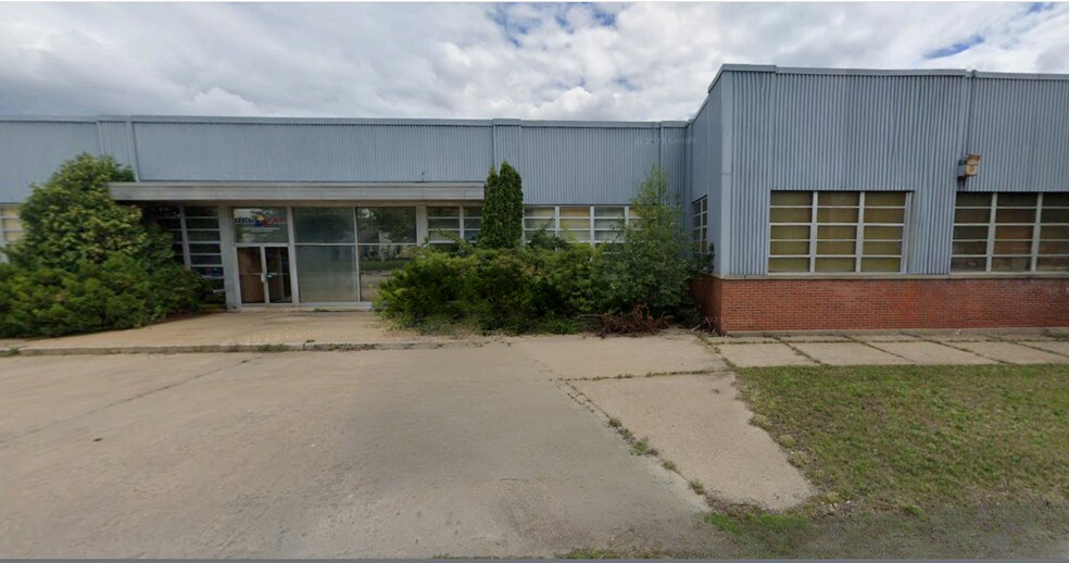 More Photos Of 103 N 12 St, Gladstone Warehouse For Sale