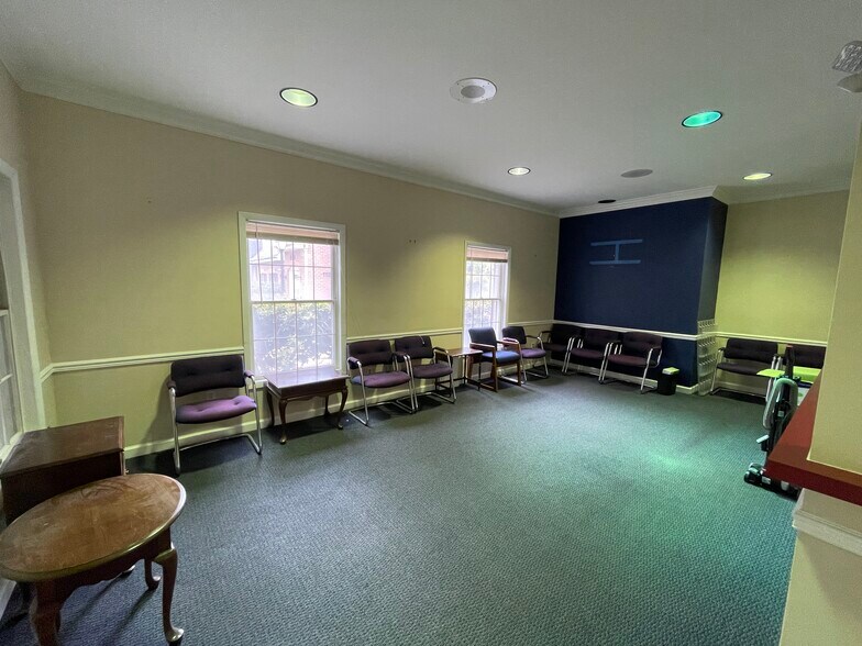 More Photos Of 11355 Pembrooke Sq, Waldorf Medical For Sale