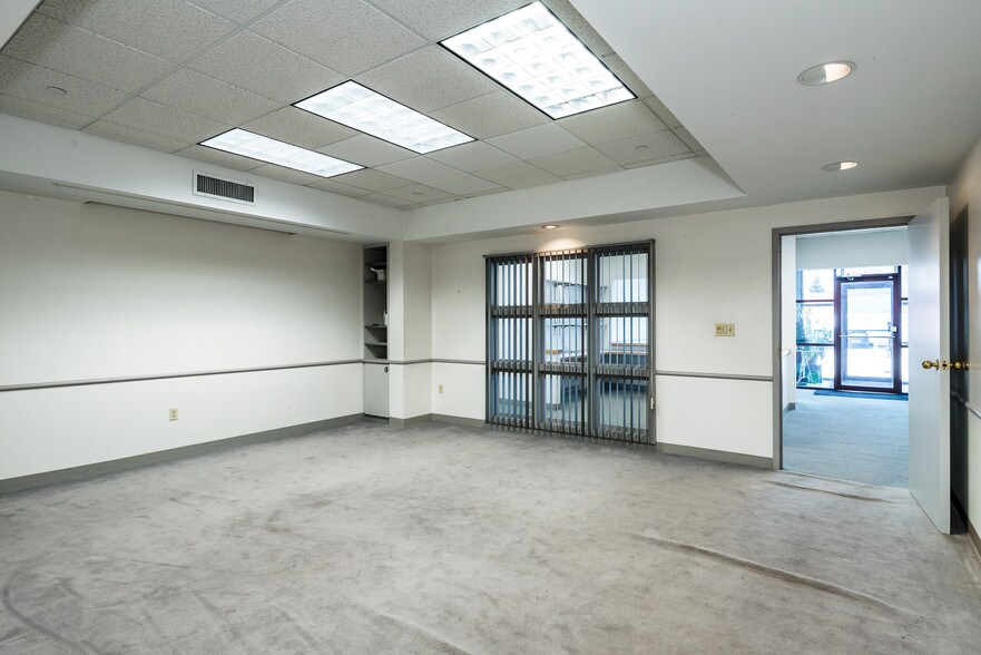 More Photos Of 45 Electric Ave, Brighton Flex For Sale