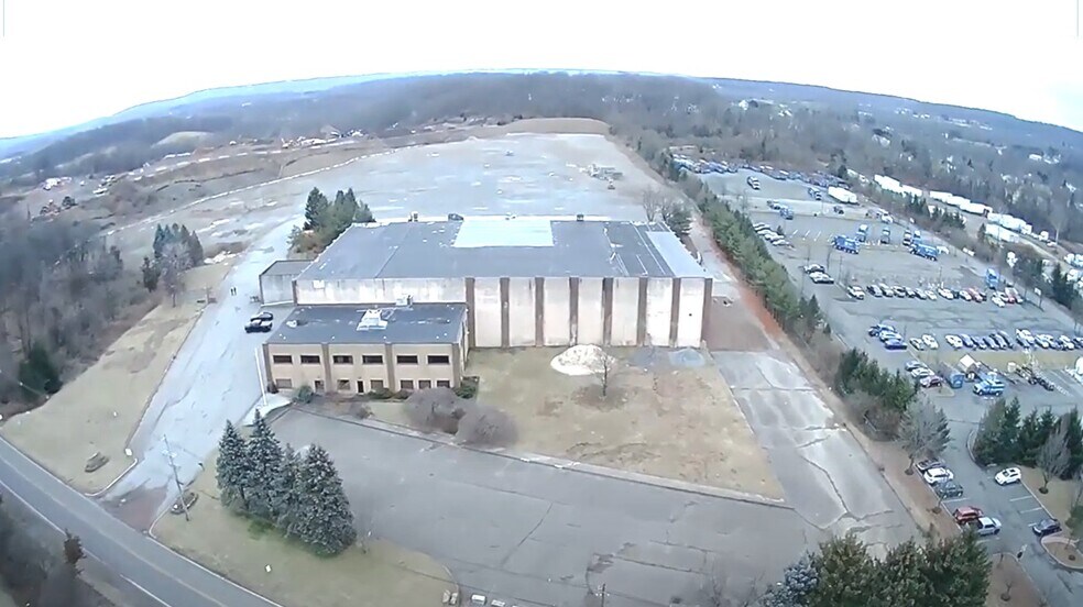 More Photos Of 7 Frontage Rd, Clinton Township Warehouse For Lease