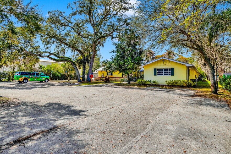 More Photos Of 1285 6th Ave, Vero Beach General Retail For Sale